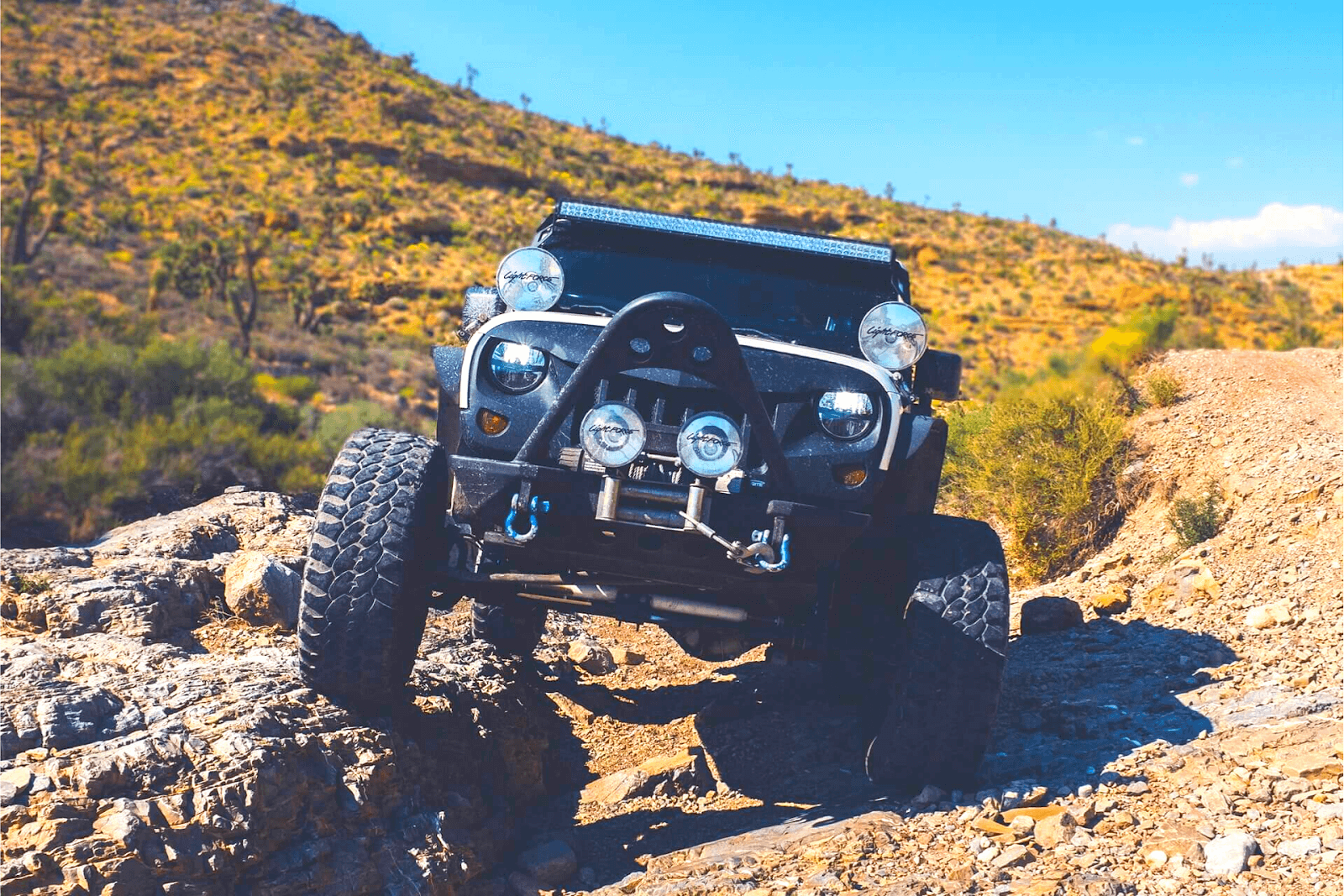 Read more about the article How do you rock crawl with a manual Jeep?