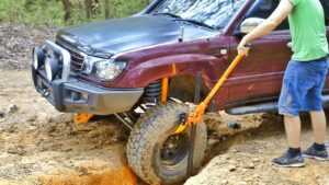 Read more about the article How to use a Hi-lift jack on a jeep