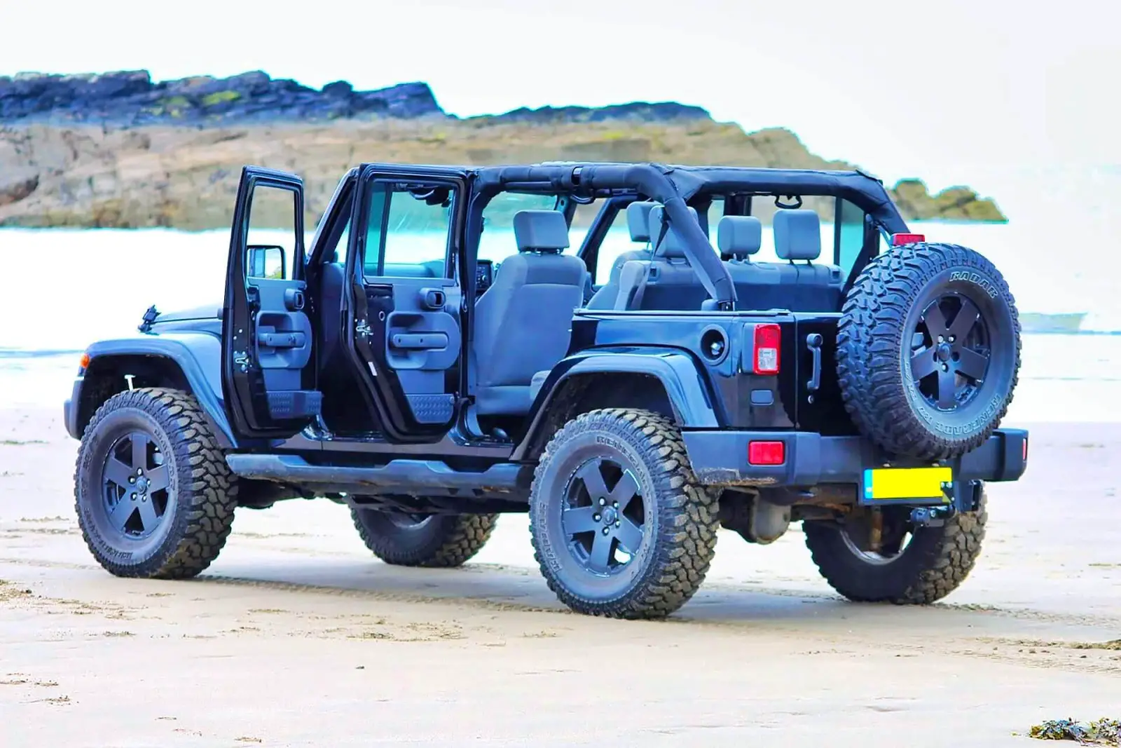 Read more about the article Can you use a Jeep soft top in the winter?